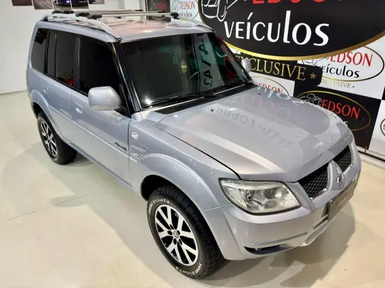 MITSUBISHI PAJERO TR4 2.0 4X4 16V 140CV FLEX 4P AUTOMÁTICO MITSUBISHI PAJERO TR4 2.0 4X4 16V 140CV FLEX 4P AUTOMÁTICO