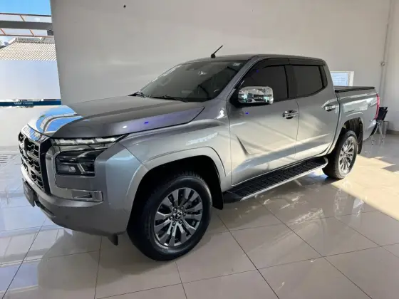 MITSUBISHI TRITON 2.4 BITURBO DIESEL CD HPE-S 4X4 AUTOMÁTICO MITSUBISHI TRITON 2.4 BITURBO DIESEL CD HPE-S 4X4 AUTOMÁTICO