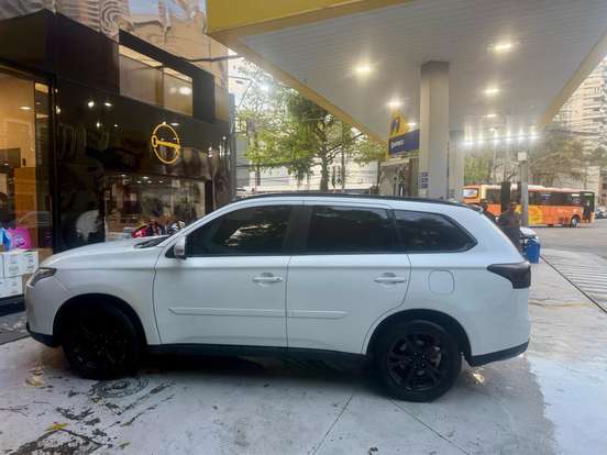 MITSUBISHI-OUTLANDER-2.0 16V GASOLINA 4P AUTOMÁTICO MITSUBISHI-OUTLANDER-2015