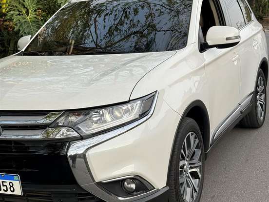 MITSUBISHI-OUTLANDER-2.2 4X4 16V DIESEL 4P AUTOMÁTICO MITSUBISHI-OUTLANDER-2017