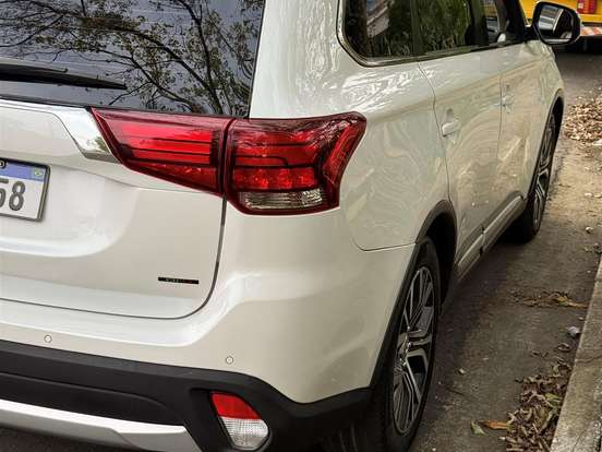 MITSUBISHI-OUTLANDER-2.2 4X4 16V DIESEL 4P AUTOMÁTICO MITSUBISHI-OUTLANDER-2017
