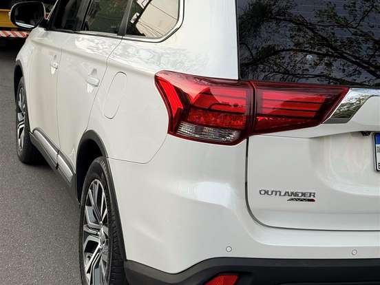 MITSUBISHI-OUTLANDER-2.2 4X4 16V DIESEL 4P AUTOMÁTICO MITSUBISHI-OUTLANDER-2017