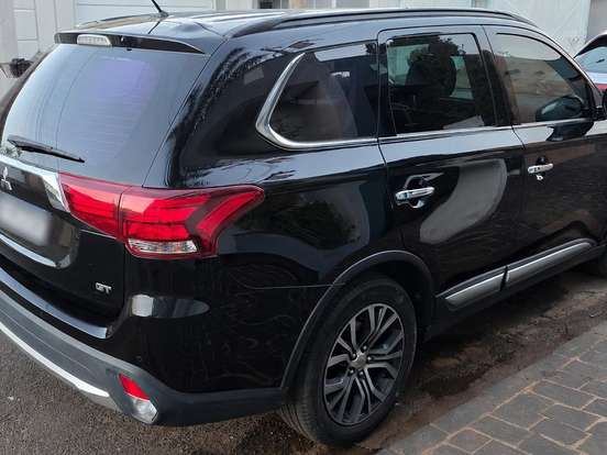 MITSUBISHI-OUTLANDER-3.0 GT 4X4 V6 24V GASOLINA 4P AUTOMÁTICO MITSUBISHI-OUTLANDER-2015