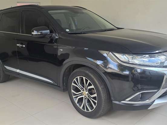 MITSUBISHI-OUTLANDER-3.0 GT 4X4 V6 24V GASOLINA 4P AUTOMÁTICO MITSUBISHI-OUTLANDER-2015