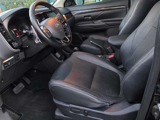 MITSUBISHI-OUTLANDER-3.0 GT 4X4 V6 24V GASOLINA 4P AUTOMÁTICO MITSUBISHI-OUTLANDER-2015