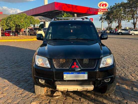 MITSUBISHI-PAJERO TR4-2.0 4X4 16V 140CV FLEX 4P AUTOMÁTICO MITSUBISHI-PAJERO TR4-2011
