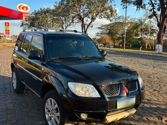 MITSUBISHI-PAJERO TR4-2.0 4X4 16V 140CV FLEX 4P AUTOMÁTICO MITSUBISHI-PAJERO TR4-2011