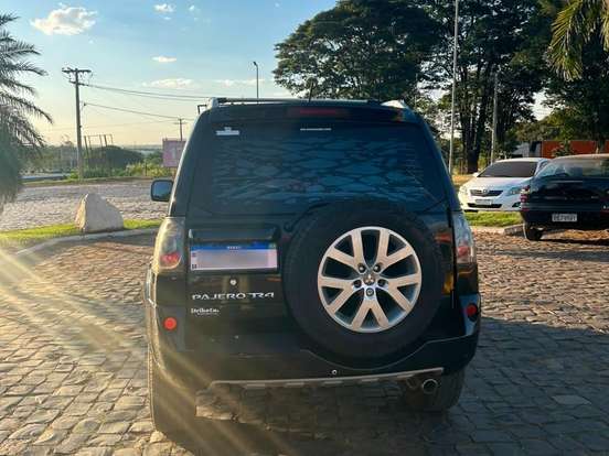 MITSUBISHI-PAJERO TR4-2.0 4X4 16V 140CV FLEX 4P AUTOMÁTICO MITSUBISHI-PAJERO TR4-2011