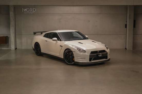 NISSAN-GT-R-2011