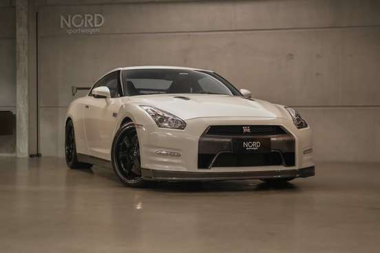 NISSAN-GT-R-2011