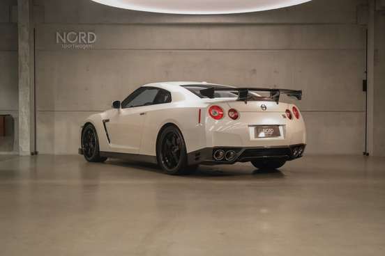 NISSAN-GT-R-2011