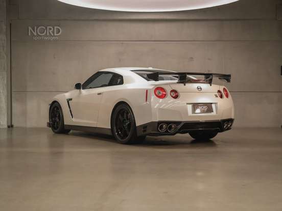 NISSAN-GT-R-3.8 PREMIUM V6 24V BI-TURBO GASOLINA 2P AUTOMÁTICO NISSAN-GT-R-2011