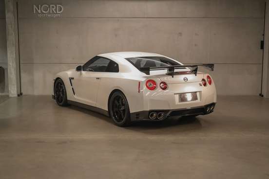 NISSAN-GT-R-2011