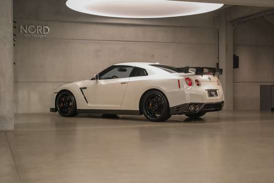 NISSAN-GT-R-2011