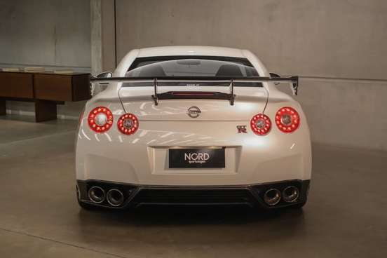 NISSAN-GT-R-2011