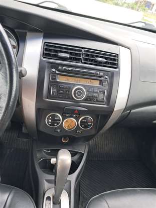 NISSAN-LIVINA-2012