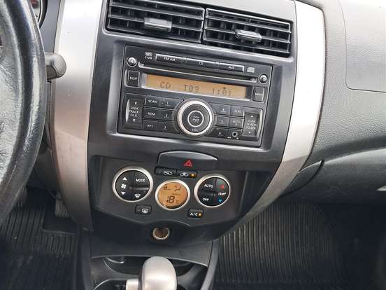 NISSAN-LIVINA-1.8 SL 16V FLEX 4P AUTOMÁTICO NISSAN-LIVINA-2012