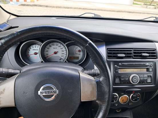 NISSAN-LIVINA-1.8 SL 16V FLEX 4P AUTOMÁTICO NISSAN-LIVINA-2012