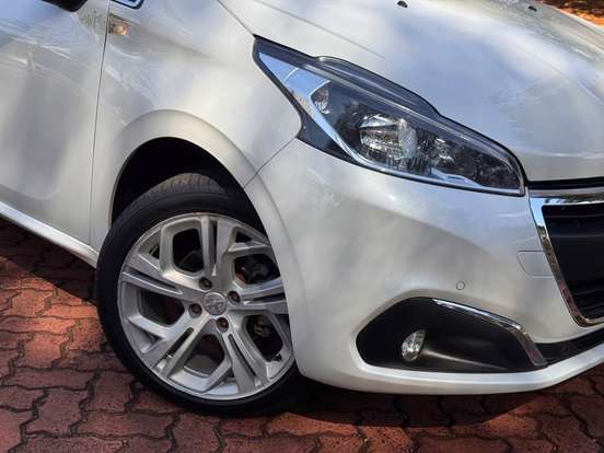 PEUGEOT-208-1.6 URBANTECH 16V FLEX 4P AUTOMÁTICO PEUGEOT-208-2017