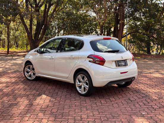PEUGEOT-208-2017