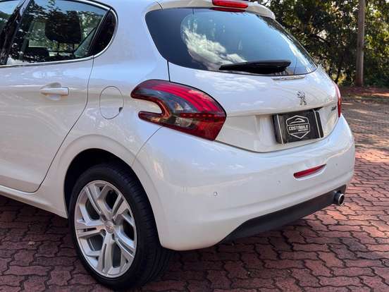 PEUGEOT-208-1.6 URBANTECH 16V FLEX 4P AUTOMÁTICO PEUGEOT-208-2017