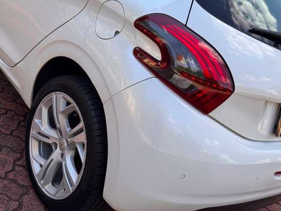 PEUGEOT-208-1.6 URBANTECH 16V FLEX 4P AUTOMÁTICO PEUGEOT-208-2017