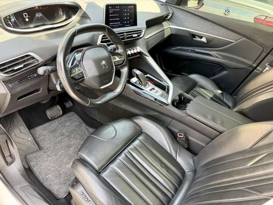 PEUGEOT-3008-2018