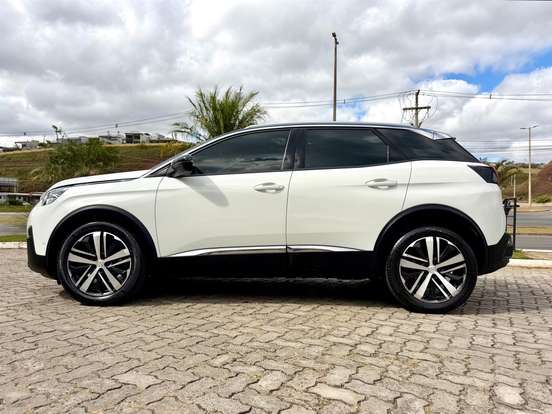 PEUGEOT-3008-2018