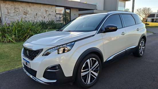 PEUGEOT-5008-2018