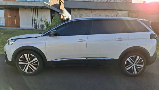 PEUGEOT-5008-2018