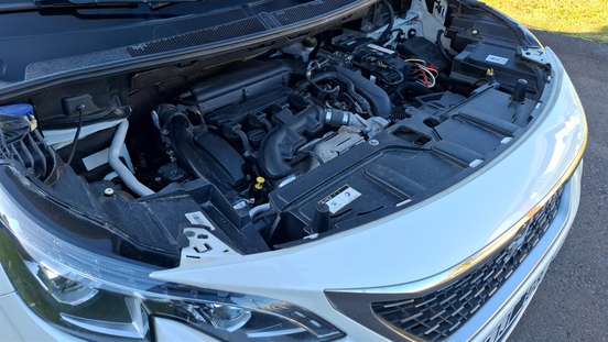 PEUGEOT-5008-2018