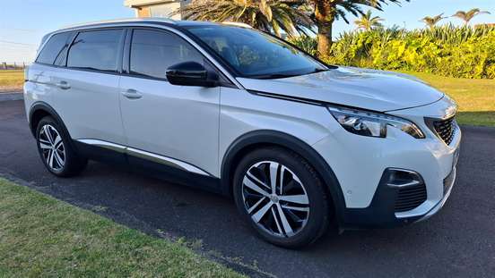PEUGEOT-5008-2018