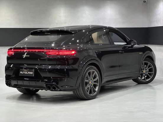 PORSCHE-CAYENNE-2022