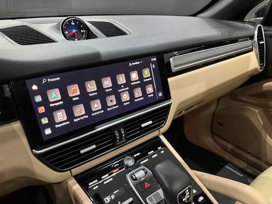PORSCHE-CAYENNE-2022