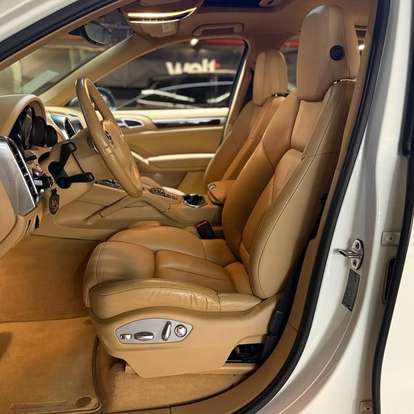 PORSCHE-CAYENNE-2011
