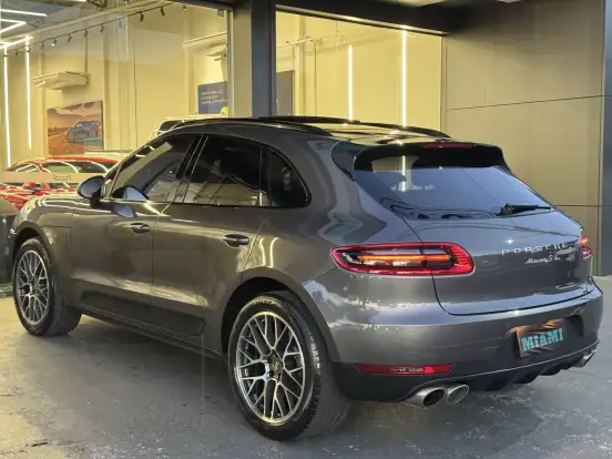 PORSCHE-MACAN-2015