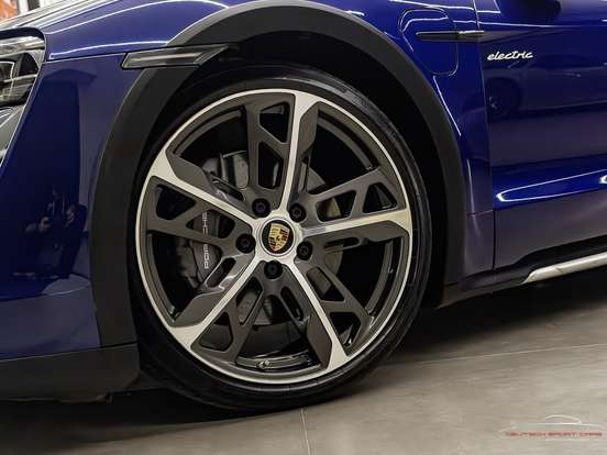 PORSCHE-TAYCAN-2022
