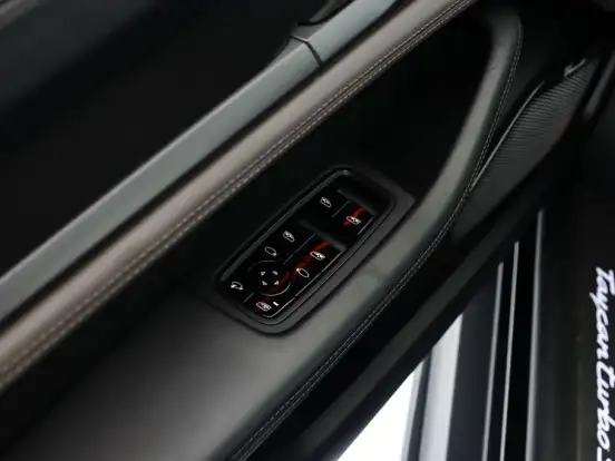 PORSCHE-TAYCAN-TURBO S ELÉTRICO PORSCHE-TAYCAN-2020