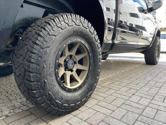 RAM-CLASSIC-5.7 V8 GASOLINA LARAMIE CD 4X4 AUTOMÁTICO RAM-CLASSIC-2023