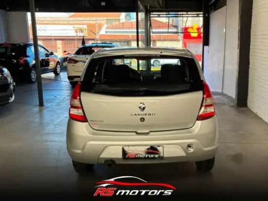 RENAULT-SANDERO-2012