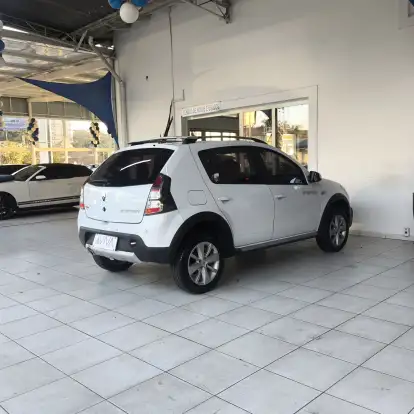 RENAULT-SANDERO-2013