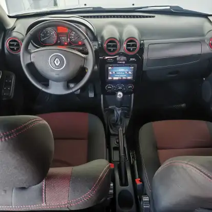 RENAULT-SANDERO-2013
