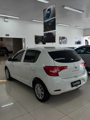 RENAULT-SANDERO-2021