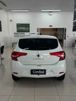 RENAULT-SANDERO-2021