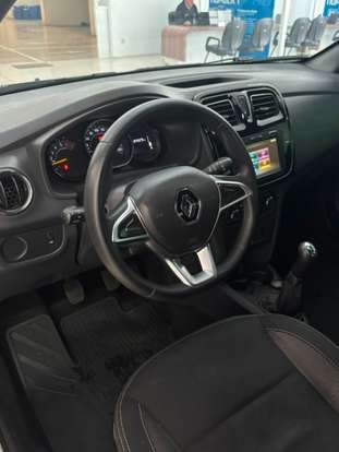 RENAULT-SANDERO-2021
