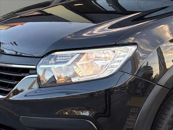 RENAULT-SANDERO-2019