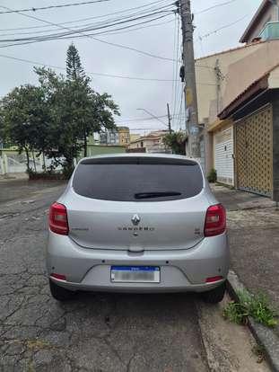 RENAULT-SANDERO-2018