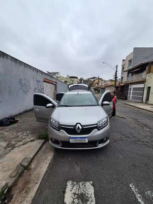 RENAULT-SANDERO-2018
