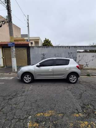 RENAULT-SANDERO-2018