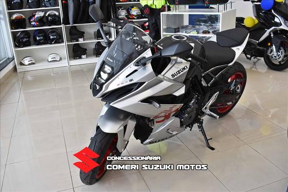 SUZUKI GSX-8R 